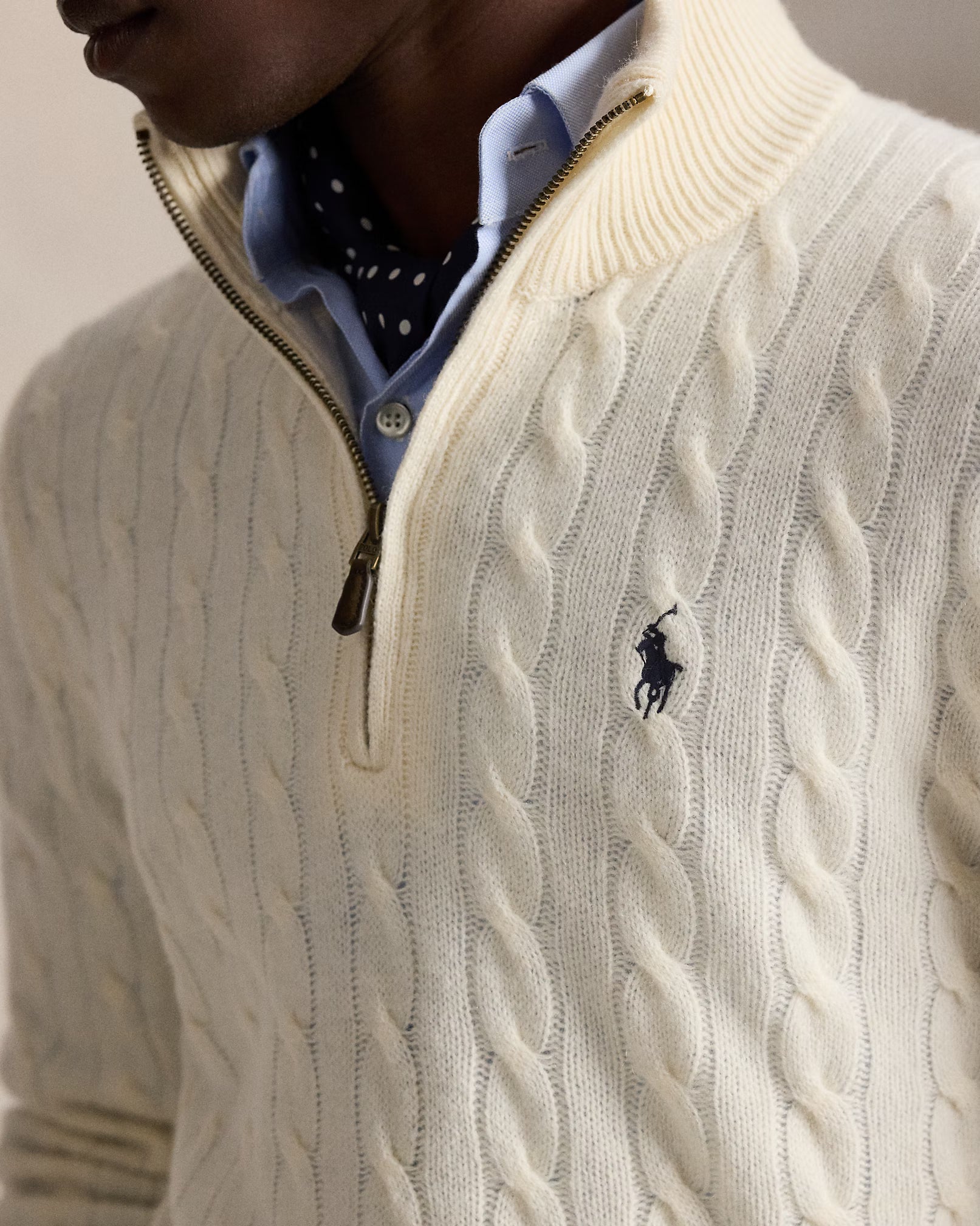 Jersey de lana y cachemira con tejido de punto trenzado