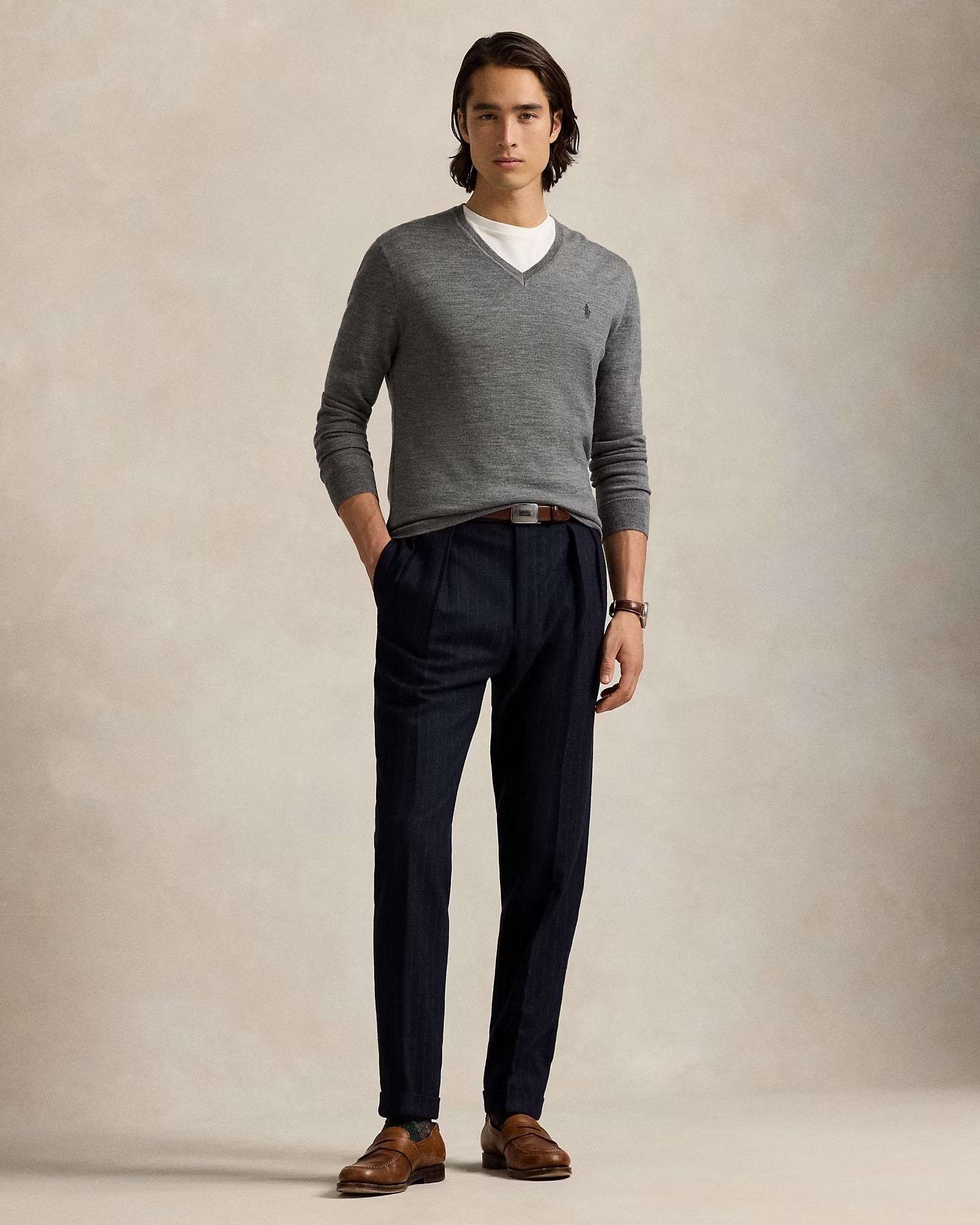 Jersey de lana lavable, corte ajustado y cuello en V