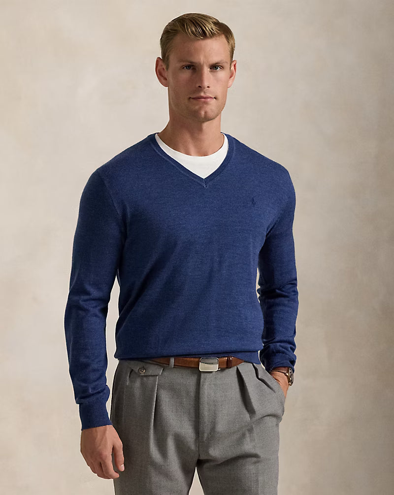 Jersey de lana lavable, corte ajustado y cuello en V