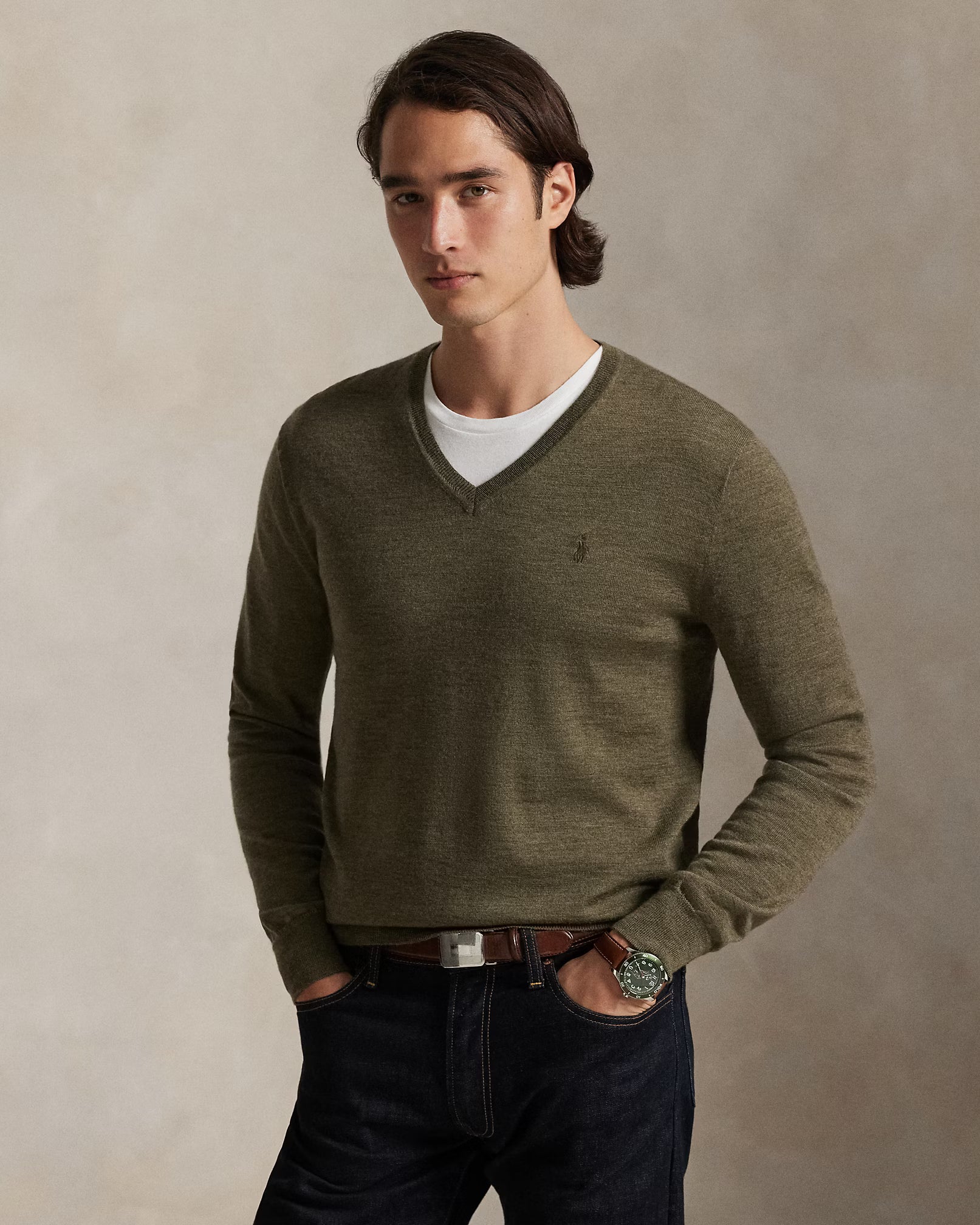 Jersey de lana lavable, corte ajustado y cuello en V