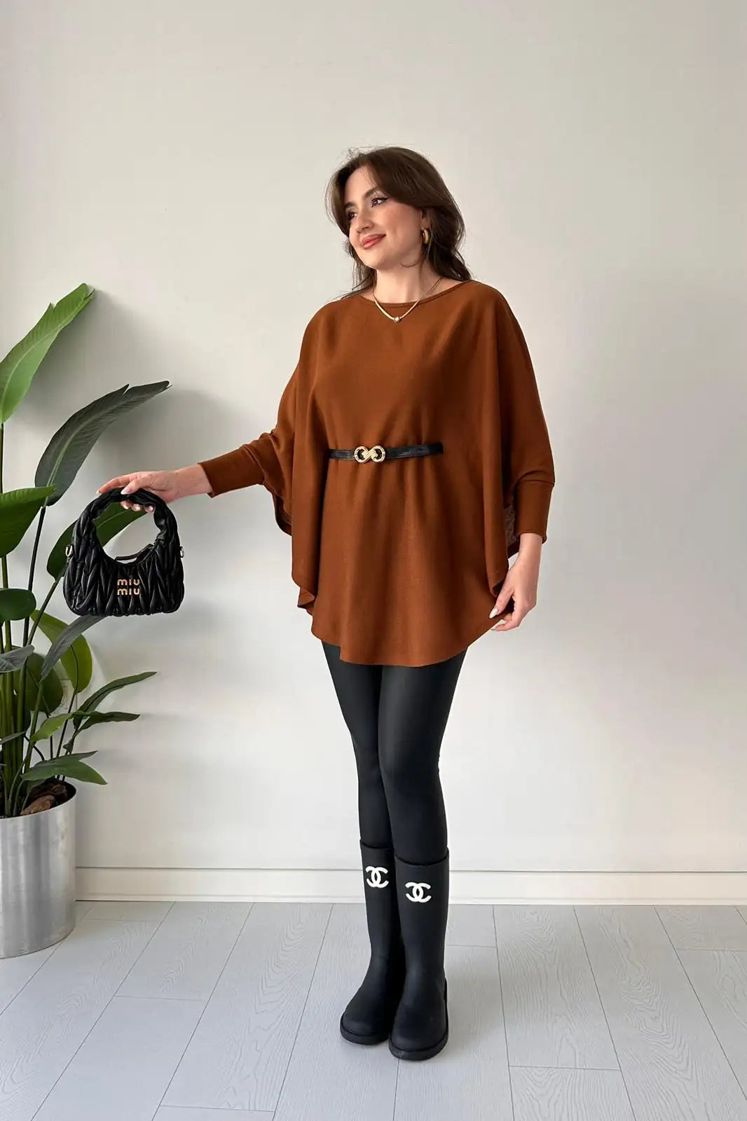 Dobromiła™ | Ponczo Dzianinowe z Paskiem i Złotą Klamrą